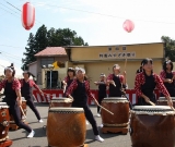 元気な太鼓演奏で始まった特養みやざき祭り。