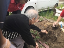 300606じゃが芋植え_3