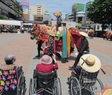 駅前でチャグチャグ馬コの前祝祭を見ました。